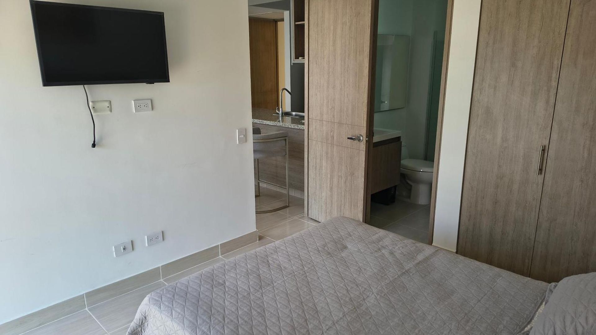 Elegante Y Moderno En Serena Del Mar Apartamento *