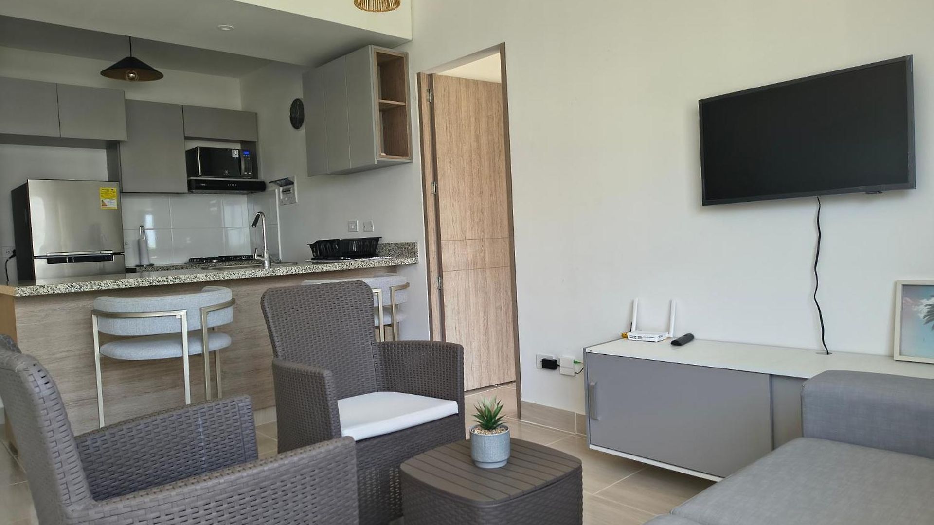 Elegante Y Moderno En Serena Del Mar Apartamento *